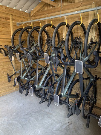 Image de plusieurs vélos VTC 