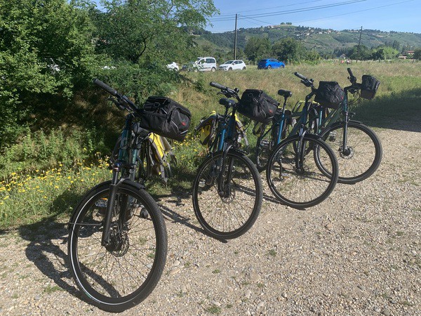 Image de velo tout térrain dans la campagne 