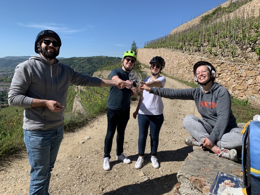 Balade en gyropode au milieu des vignes avec dégustation de vin de Condrieu.